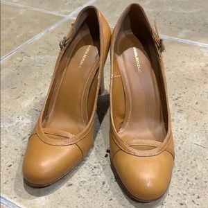 Beautiful color pumps!